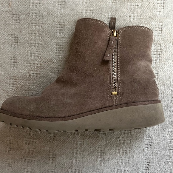 UGG Shala Wedge Boot Size 7 - Picture 4 of 7